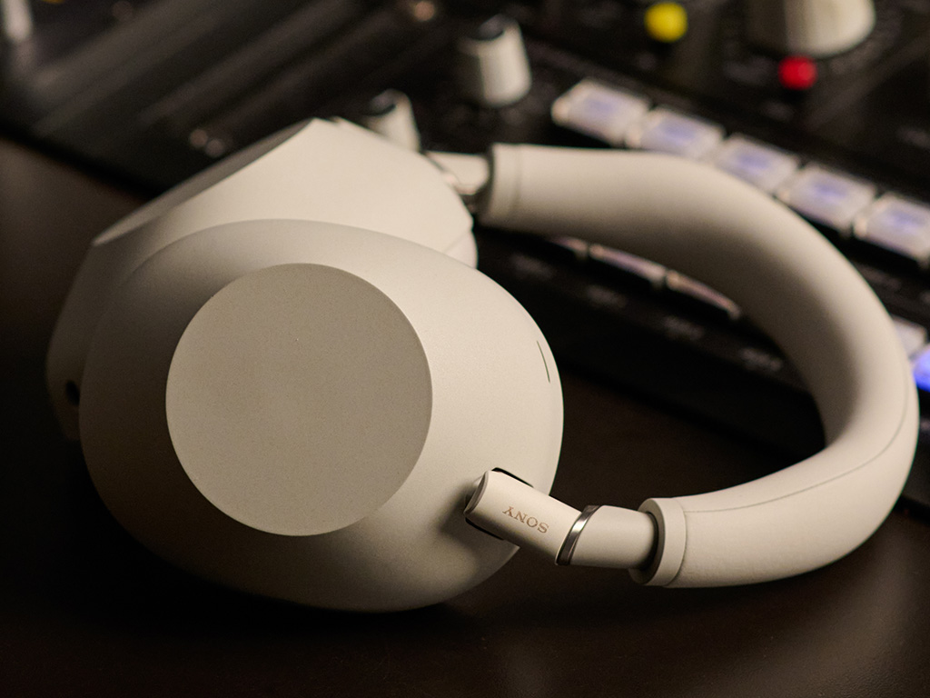Kabelloser Noise Cancelling Kopfhörer WH-1000XM von Sony
